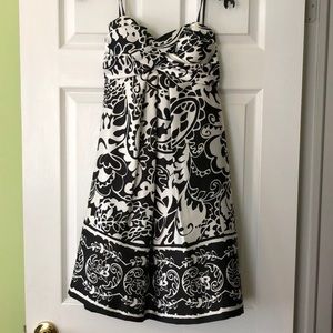 Black and white floral pattern dress. Strapless.